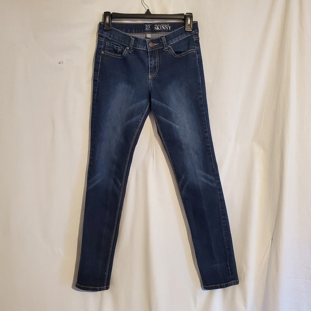 💥 NEW YORK & COMPANY SKINNY JEANS